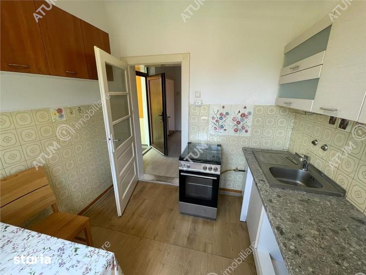 Apartament cu 3 camere decomandat în Tineretului