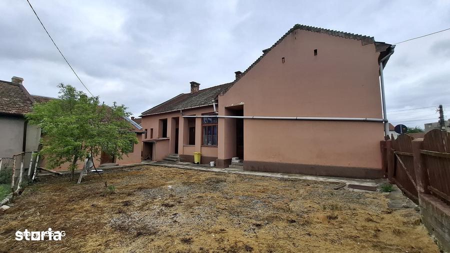 Casă cu 7 camere cu Teren 525 Mp în Ilia