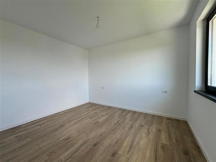 VILA IN CORBEANCA - OSTRATU // CURTE 364 MP // 5 CAMERE - 14