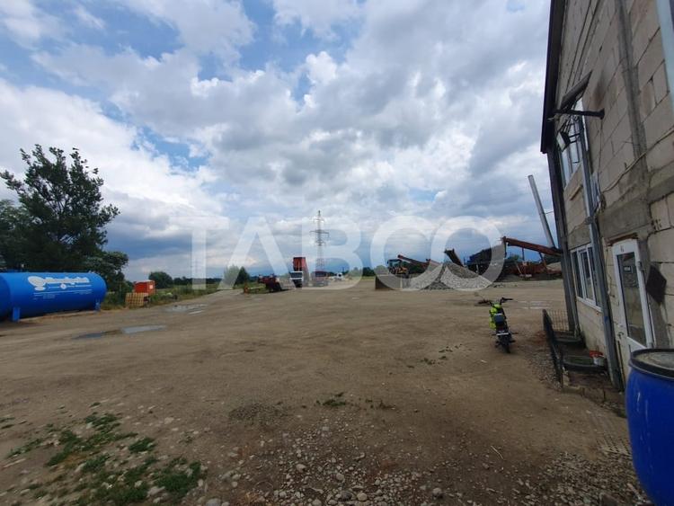Teren si hala 42.000 mp + zona administrativa la 7 minute de Fagaras - 11