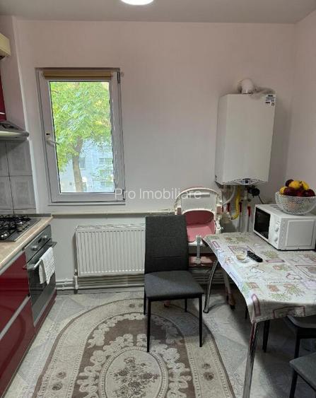 Vand apartament cu 2 camere