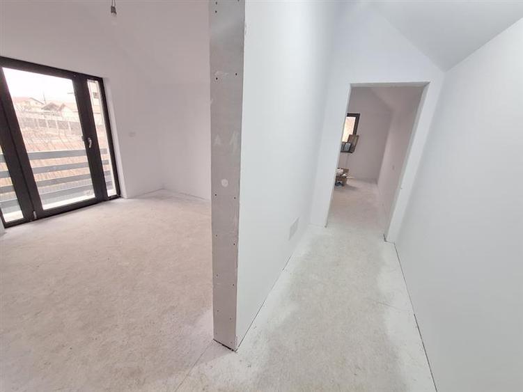 Casă individuală cu 5 camere cu Teren 550 Mp în 9 Mai