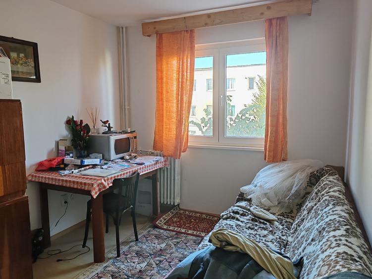 Apartament 2 camere liber la vanzare zona Florilor - 1