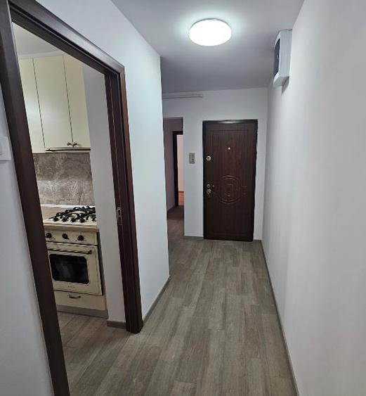 Inchiriere apartament 3 camere decomandat etajul 1 ,Florilor - 6