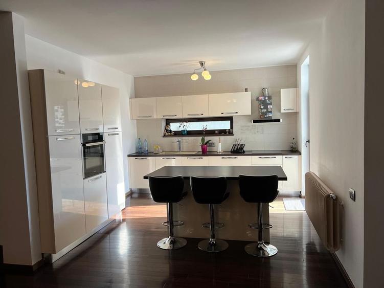 Vila superba cu piscina si anexa camera hobby - 12