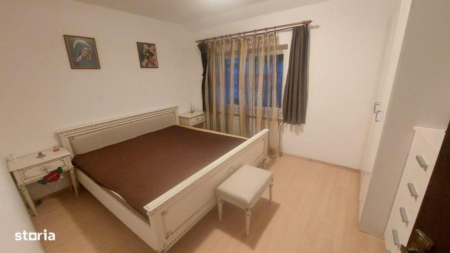 Apartament cu 3 camere decomandat în Cetate