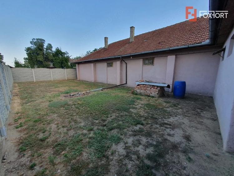 Spațiu comercial, de 382 mp, în Peciu Nou