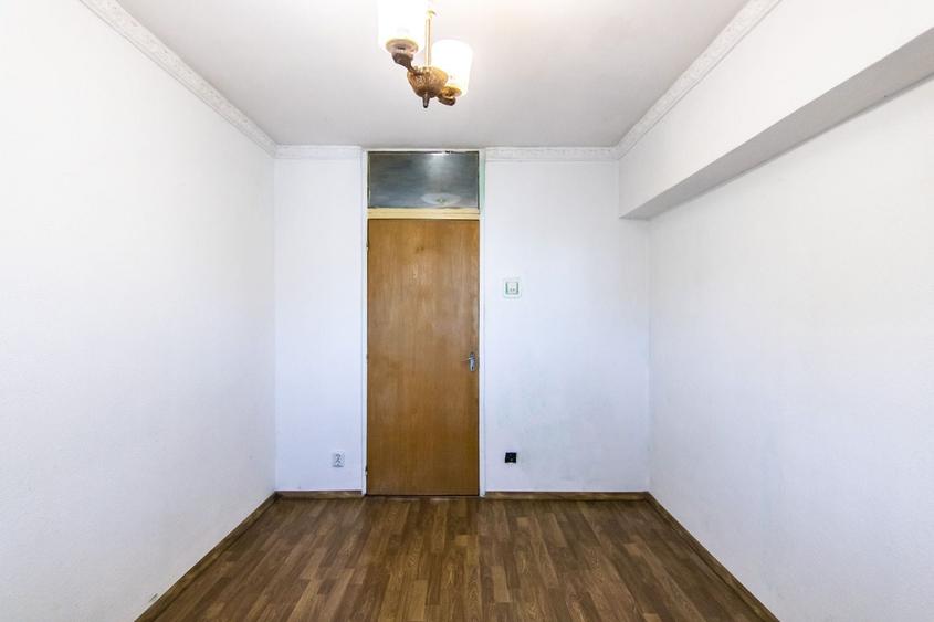 Apartament cu 3 camere decomandat în Dristor