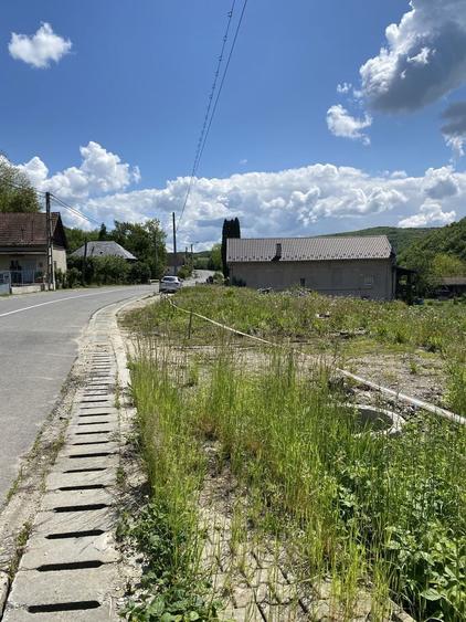 Teren de 4000 mp, în Codor