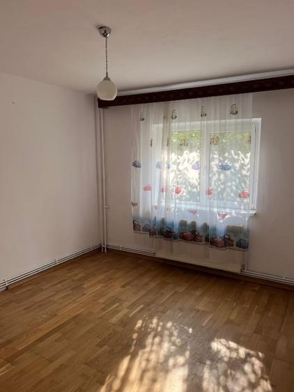 Apartament cu 3 camere decomandat în Micro 3