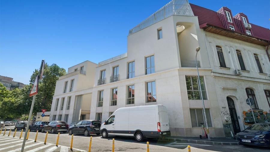 Apartament cu 3 camere decomandat, mobilat în Universitate