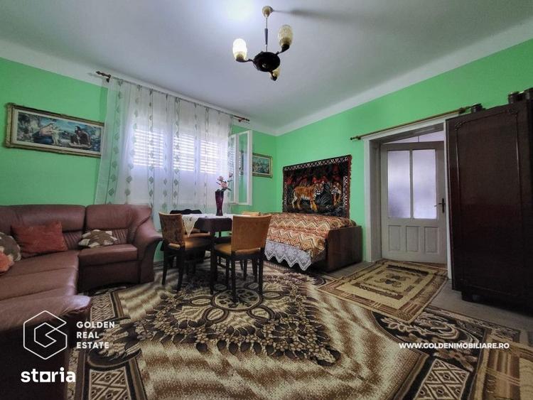 Casă cu 6 camere decomandat cu Teren 10900 Mp în Bârzava