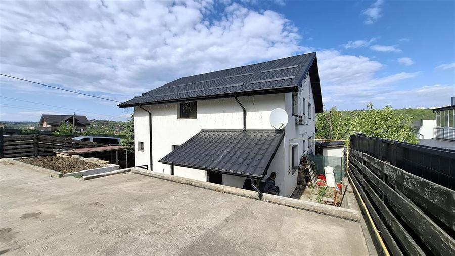 Duplex cu 4 camere cu Piscina în Rediu