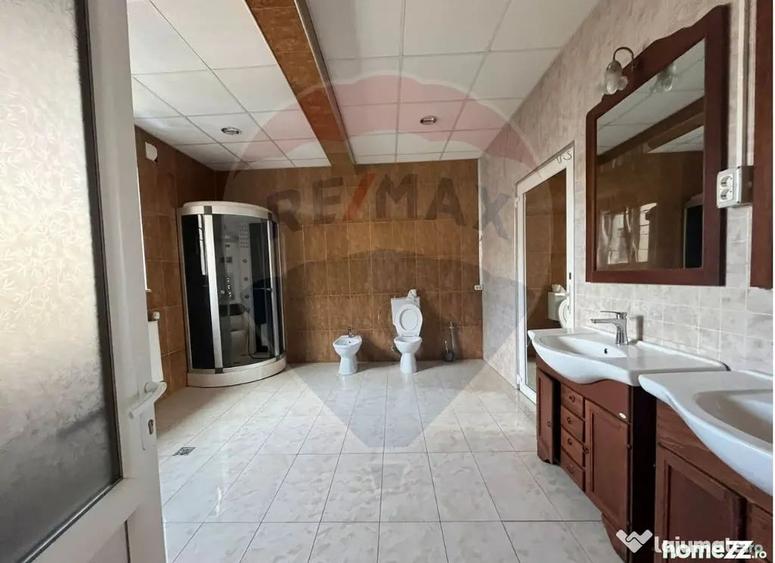 Apartament cu 4 camere decomandat în Orașul de Jos