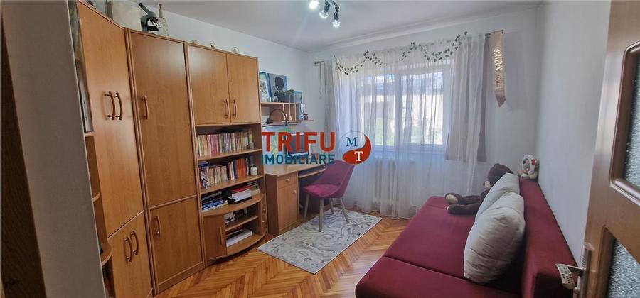Apartament cu 3 camere decomandat în Cetate