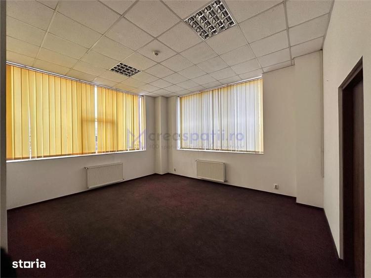 Spațiu comercial, de 500 mp, în Uricani