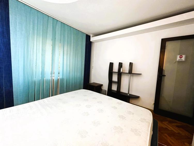 Apartament cu 3 camere decomandat în Podul de Fier