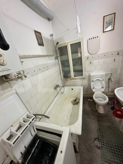 Casă cu 5 camere cu Canalizare în Central