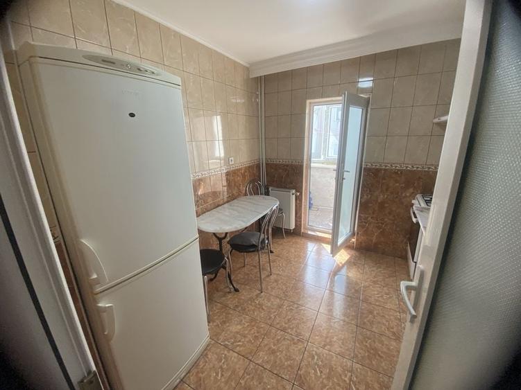 Inchiriez apartament 2 camere - 10