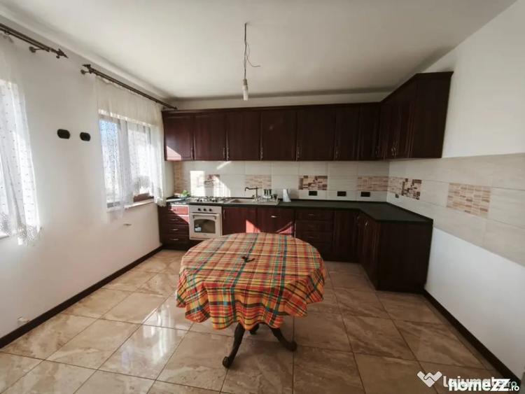 Casă cu 5 camere cu Teren 1792 Mp în Mitocu Dragomirnei