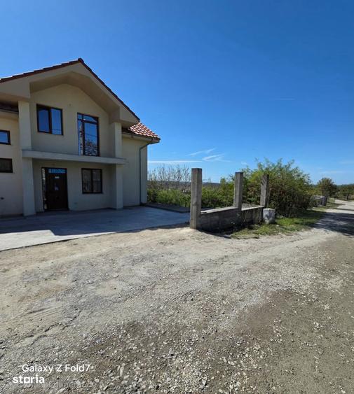 Casă cu 5 camere cu Teren 500 Mp în Podgoria