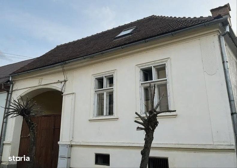 Casă cu 6 camere cu Teren 272 Mp în Central
