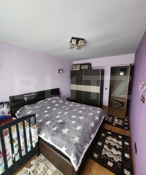 Duplex cu 5 camere semidecomandat cu Canalizare în Florești