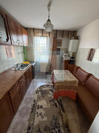 Apartament cu 3 camere decomandat, mobilat în Dârste
