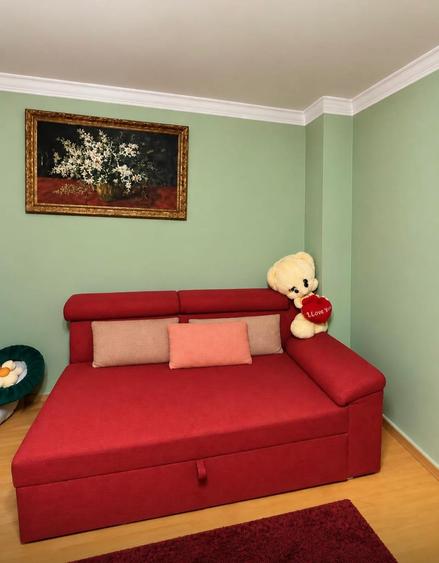 Apartament cu 3 camere semidecomandat în Centru Civic