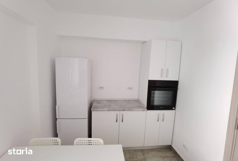 Apartament cu 3 camere decomandat în Berceni