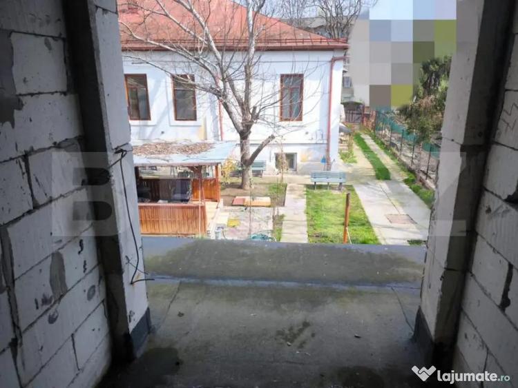 Casă cu 5 camere cu Teren 585 Mp în George Enescu