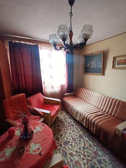 Apartament cu 3 camere semidecomandat în Rogerius