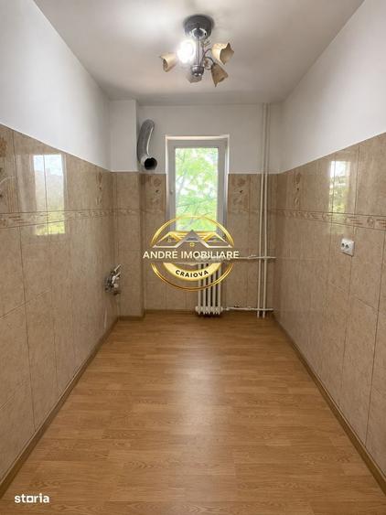Apartament cu 2 camere semidecomandat în Craiovița Nouă