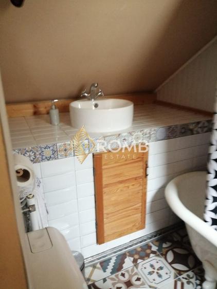 Apartament cu 3 camere semidecomandat, mobilat în Central