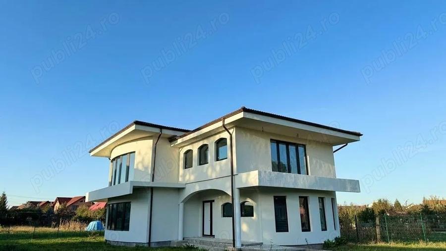 Casă cu 4 camere cu Teren 700 Mp în Central
