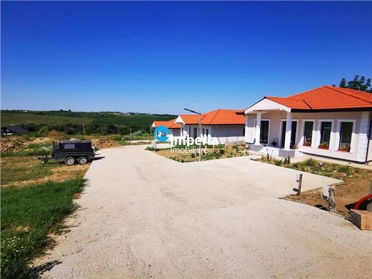 Casă individuală cu 4 camere cu Teren 500 Mp în Bucium