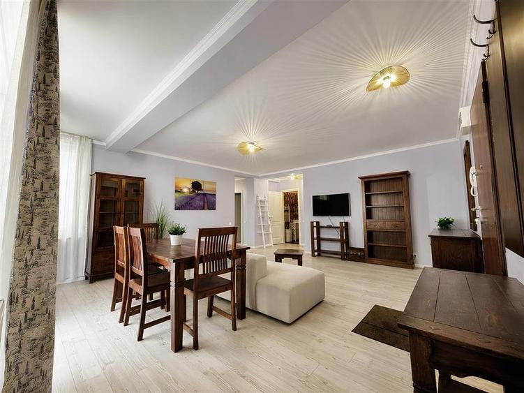 Apartament cu 4 camere decomandat, mobilat în Cișmigiu