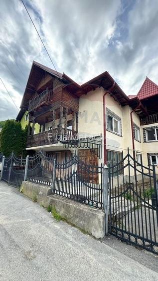 Vila de vanzare in Rucar - 9 camere, gradina generoasa, zona linistita