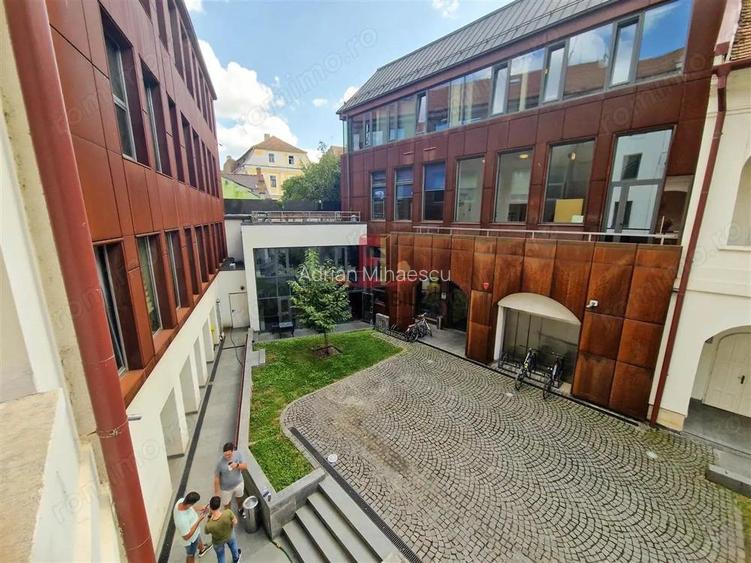 Spatiu Comercial Birouri, Ultracentral,2 bai,bucatarie,180mp