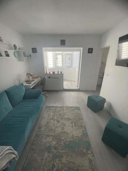 Garsoniera de vanzare, etaj intermediar, cart. 1 Mai - 5