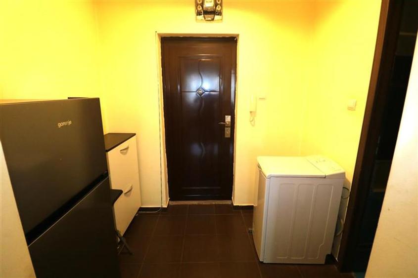 Apartament cu 1 camera , zona Circumvalatiunii - 8