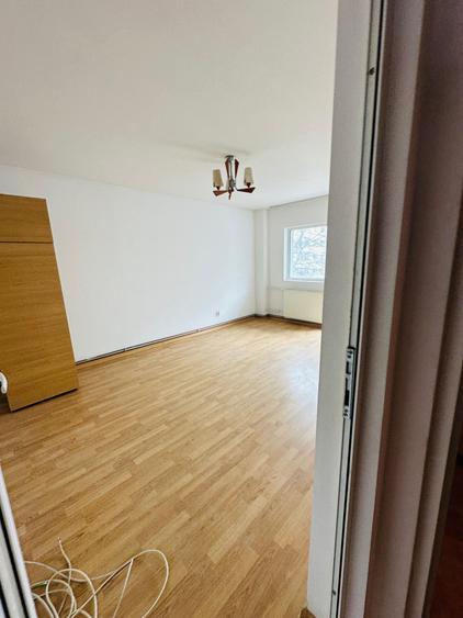 OPORTUNITATE DE INVESTIȚIE: Apartament 3 camere, 2 băi, et 2 - PREȚ IMBATABIL - 1