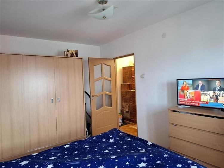 Apartament 3 camere, et 3, CT, balcon mare, doua bai - 9