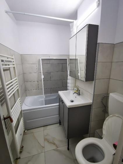 Apartament cu 2 camere semidecomandat, mobilat în Vlahuță
