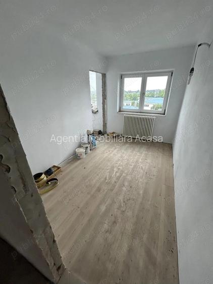 De vanzare 4 camere, etaj intermediar, zona Piata Mare, 59.500 euro
