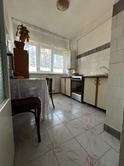 Apartament 3 camere confort 1, zona Garii, etaj 2 . - 2