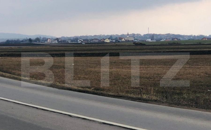 Teren extravilan de vanzare, 30.000 mp, cu potential de con - 2