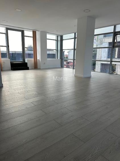 Inchiriez spatiu birouri pe B-dul Mamaia, cladire birouri, 75 mp util si terasa