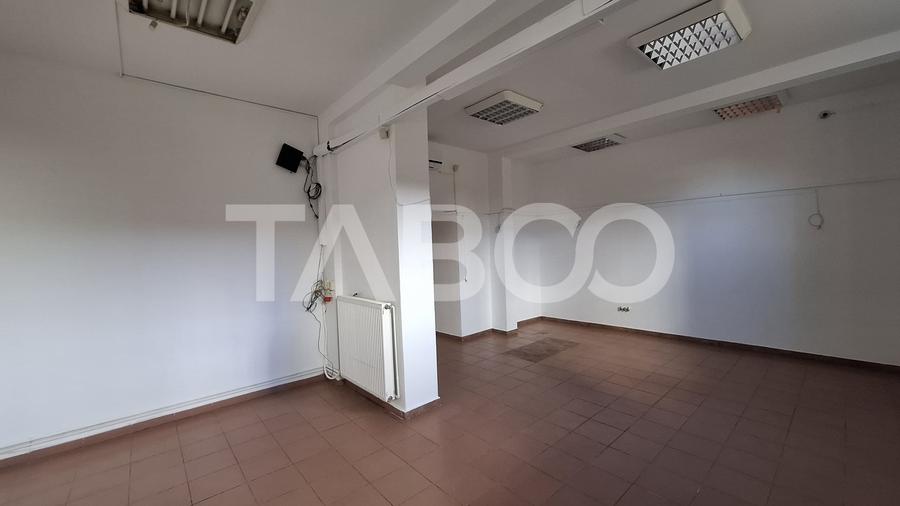 Spatiu comercial cu vitrina 8m si vad pietonal 120 mpu Valea Aurie - 3