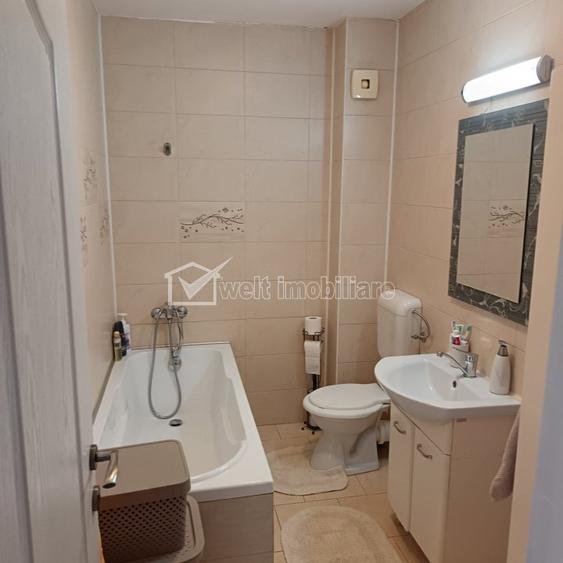 Apartament cu 3 camere semidecomandat în Florești